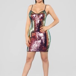 show off that sparkle sequins dress in xs
